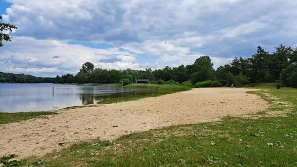 Tödlicher Badeunfall am Stoteler See: Vermisste Person ertrinkt in Loxstedt