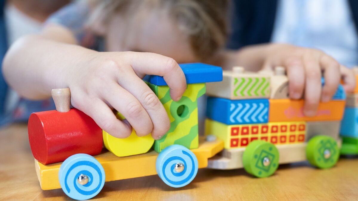 In der Kindertagesstätte in Hechthausen gibt es einen heftigen Wasserschaden. Die Samtgemeinde Hemmoor muss jetzt improvisieren und hat auch schon Lösungen präsentiert. Symbolfoto: Sebastian Kahnert / dpa