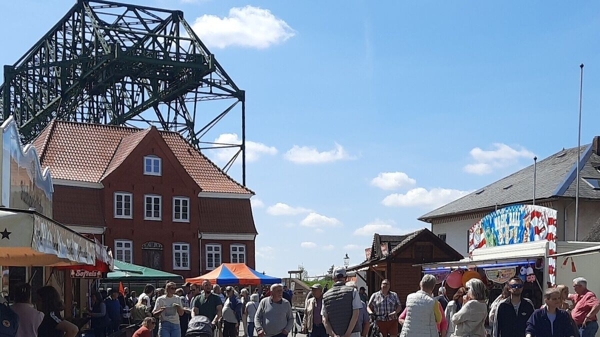 Vor der Ostener Schwebefähre und in den Nebenstraßen wird am Sonntag ab 10.30 Uhr reichlich Trubel herrschen. Foto: Gemeinde Osten