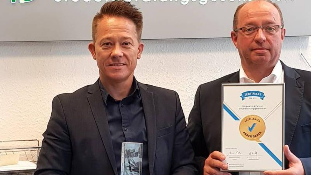 "Im Oktober wollen wir erneut an der Befragung teilnehmen, um das Siegel auch im Jahr 2020 tragen zu dürfen", kündigen Heinz-Jürgen Ziemen und Ralf Jüngerhans an. Foto: Borgwarth & Partner