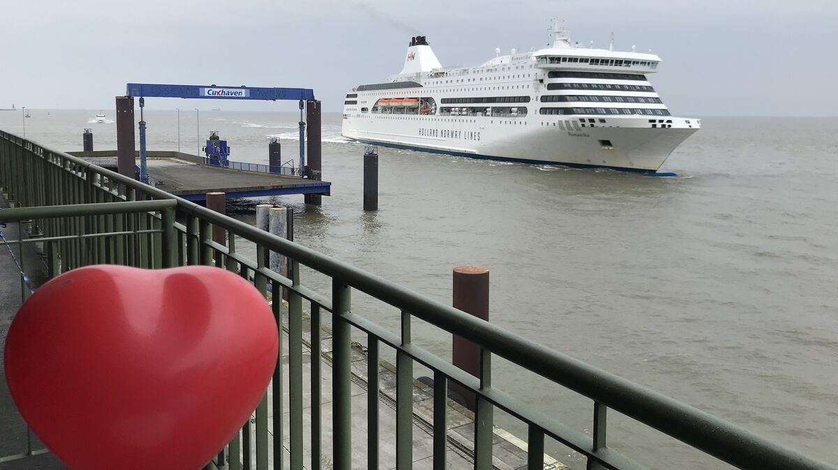 Herzlich willkommen: Die MS "Romantika" auf den letzten Metern vor dem Erreichen des Steubenhöfts. Foto: Reese-Winne