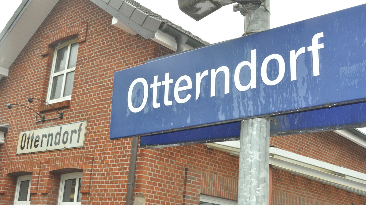 Pendler mussten Montagmorgen Geduld aufbringen. Wartezeiten von 25 Minuten am Otterndorfer Bahnhof waren erst der Anfang. Symbolfoto: Kramp