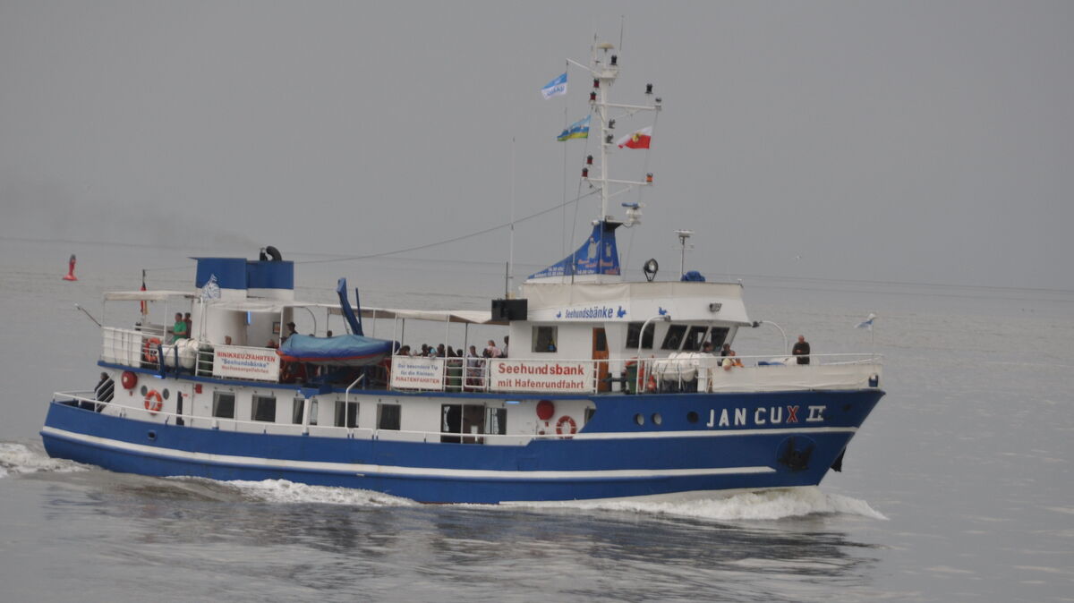 Die "Jan Cux II" vor Cuxhaven. Archivfoto: Kramp