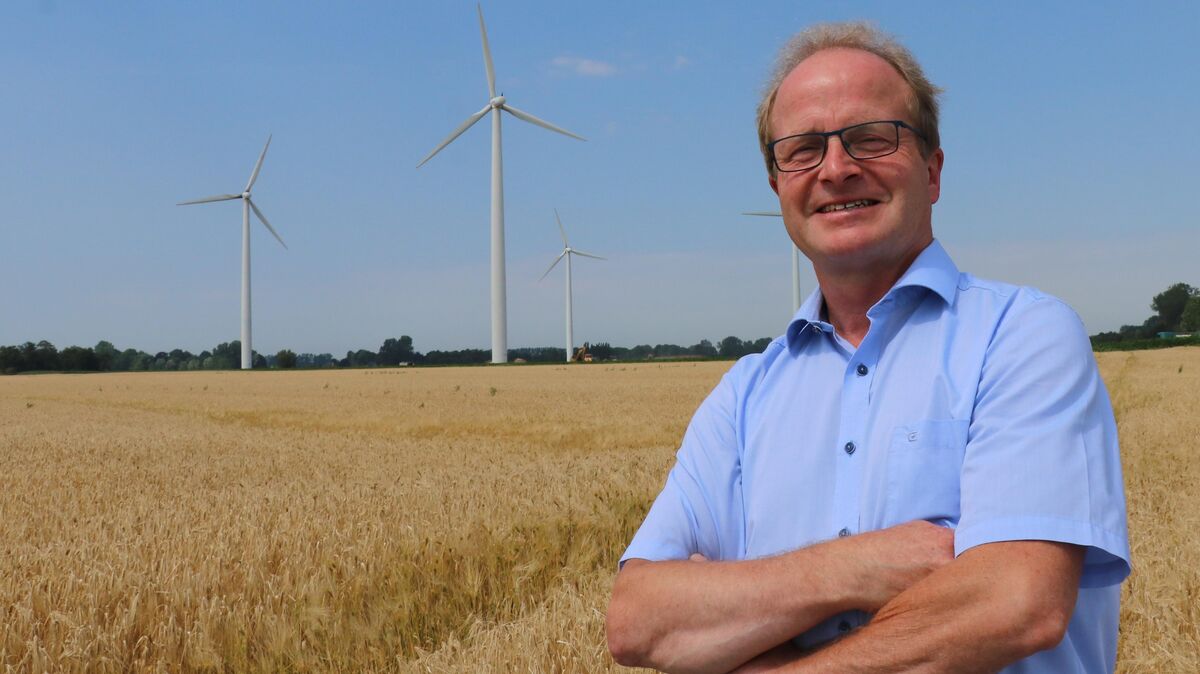 Thorsten Steffens ist "Mister Windenergie": Zusammen mit den Gesellschaftern der Windpark Osterbruch GmbH und dem Windkraftanlagen-Hersteller Enercon aus Aurich will der Geschäftsführer den in die Jahre gekommenen Mühlenpark in die Zukunft führen. Repowering ist das Zauberwort. Foto: Mangels