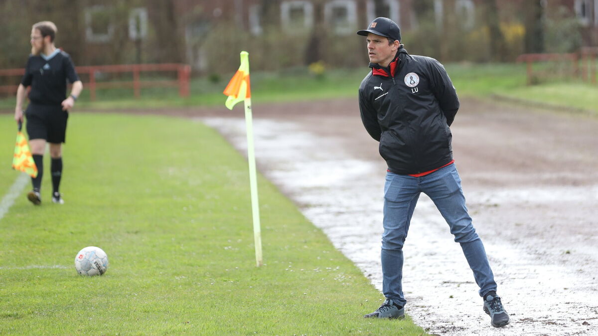 Lars Uder wird am Sonntag letztmals an der Seitenlinie als Rot-Weiss-Trainer stehen. Er wechselt zum 1. Januar 2025 zum SV Werder Bremen. Foto: Unruh