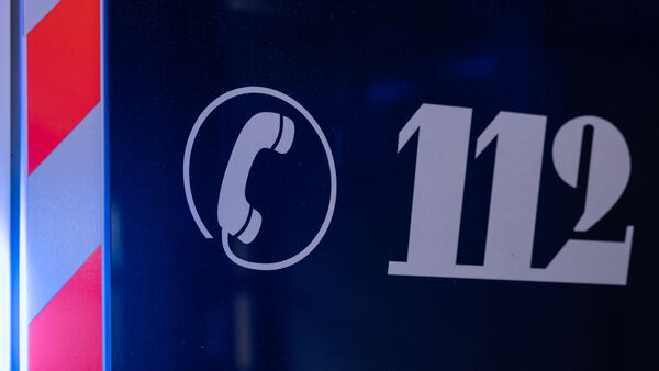 Unfall zwischen Wanna und Krempel: Alkoholisierte Frau und Hund in Geestland verletzt