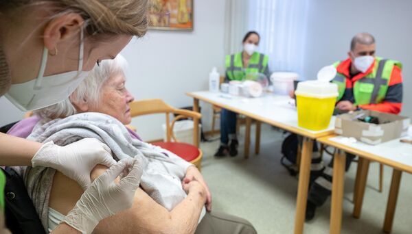 Vierte Impfung gegen Corona: Erste Heimbewohner in Cuxhaven geimpft