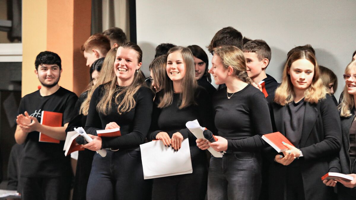 Befreiendes Lächeln, nachdem von den Schülerinnen und Schülern der Druck abgefallen war. Foto: Kozlik