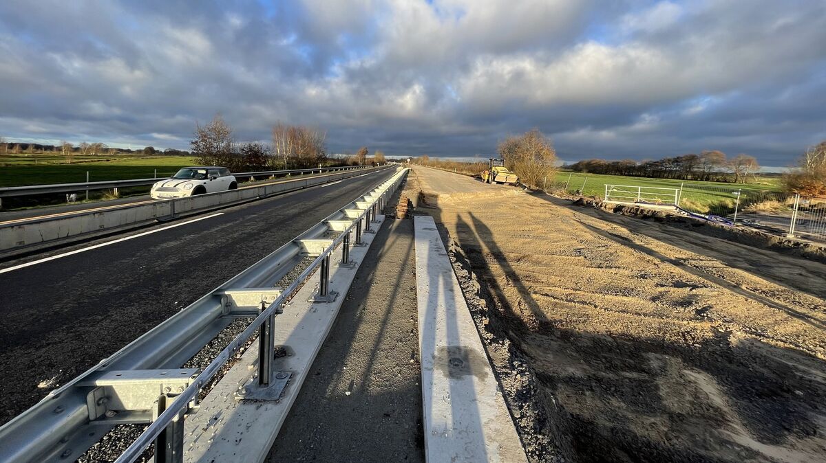 Die A27 bei Cuxhaven ist nach vier Wochen Sanierungsarbeiten wieder in beide Fahrtrichtungen geöffnet, jedoch nur einspurig befahrbar. Foto: Reese-Winne