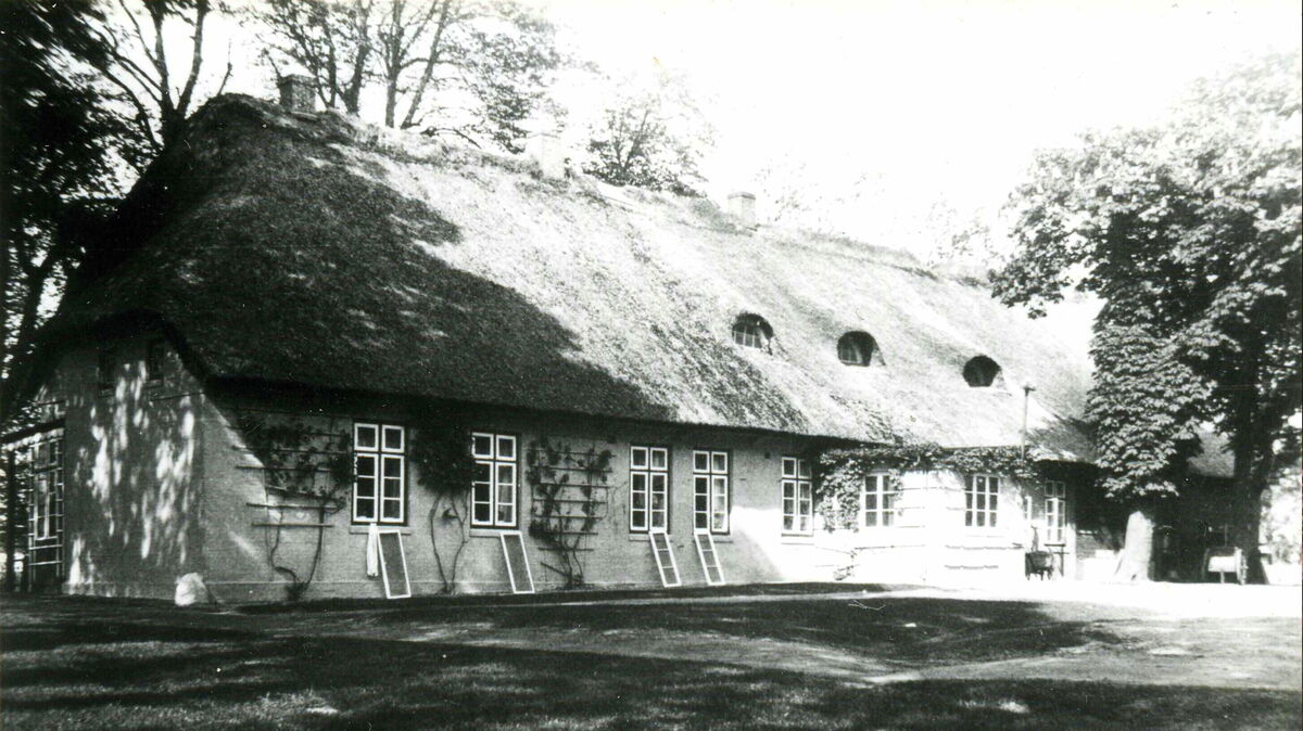 Der Wohntrakt auf der Südseite. Er war mit Doppelfenstern ausgestattet, von denen die äußeren im Sommer herausgenommen wurden. Foto: Stadtarchiv Cuxhaven
