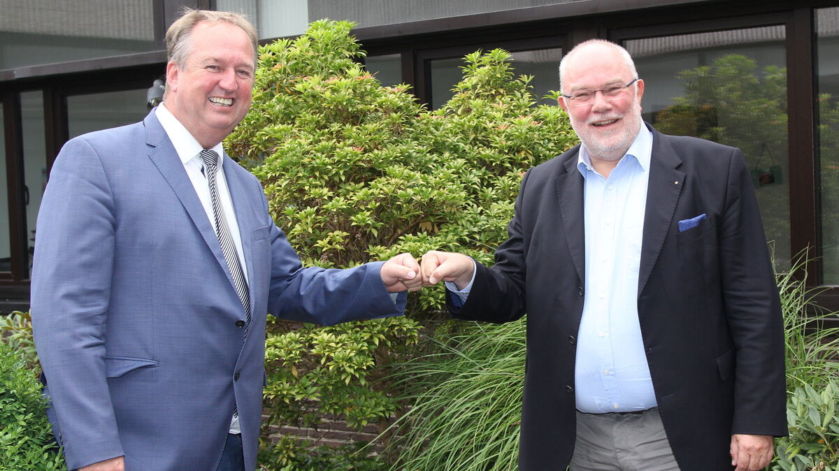 Oberbürgermeister Uwe Santjer und Peter Miesner sind die Geschäftsführer der Cuxhavener Hafenentwicklungsgesellschaft, die Oliver Ebken verklagt hat. Foto: Reese-Winne