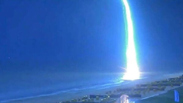 Heftiges Gewitter über dem Kreis Cuxhaven: Blitz schlägt am Strand von Duhnen ein