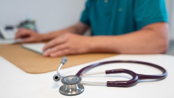 Härterer Wind im Gesundheitswesen: Cuxhavener Facharzt fordert Offenheit ein