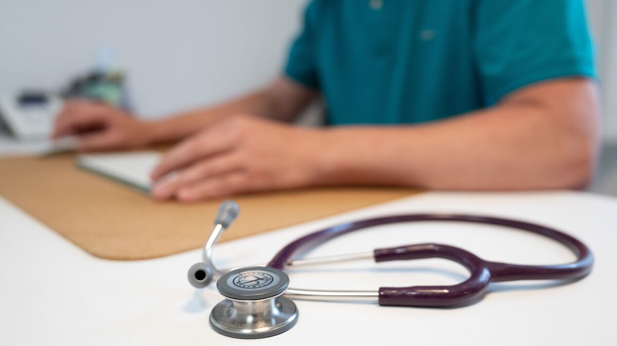 Kürzung der Vergütung für die Notfallsprechstunden, Primärarztsystem, Konzentration von Praxis- und Krankenhausstandorten: In der nächsten Zeit kommen Veränderungen auf Versicherte zu. Foto: dpa/Kahnert
