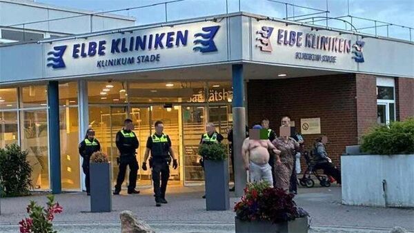 150 Personen behindern Einsatzkräfte in Stade - Polizei rückt mit Großaufgebot aus