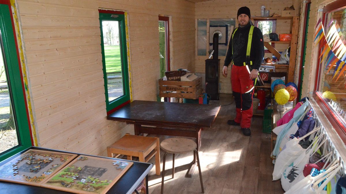 Hell und freundlich ist der neue Bauwagen, der unter planerischer Federführung von Sebastian Rosskamp den Dobrocker Waldkindern ein neues Domizil bietet. Foto: Kramp