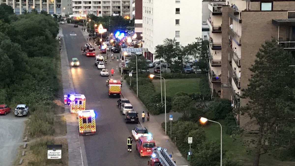 50 Feuerwehrleute waren vor Ort an der Einsatzstelle in Döse. Foto: Rolf-Peter Fröhlich