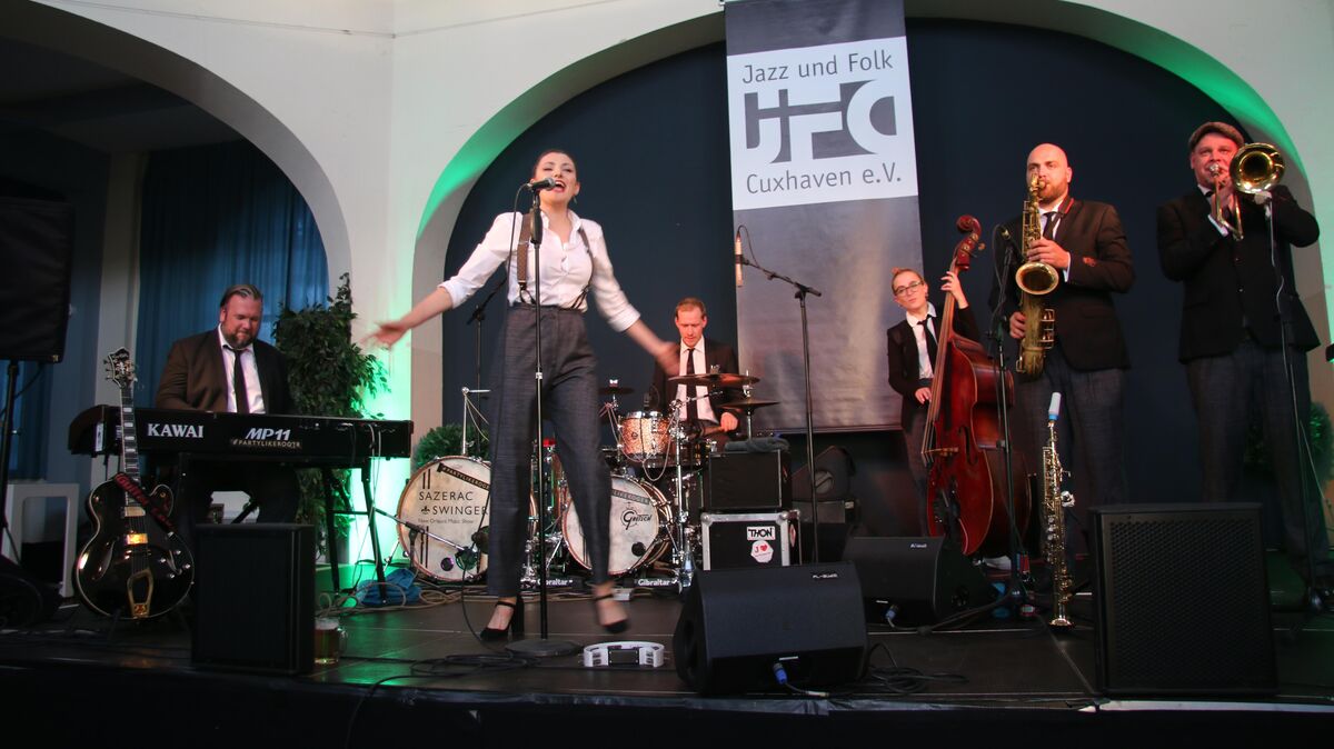 Hapag-Halle: Swingender Jazz unter der Weltkugel in Cuxhaven | CNV Medien