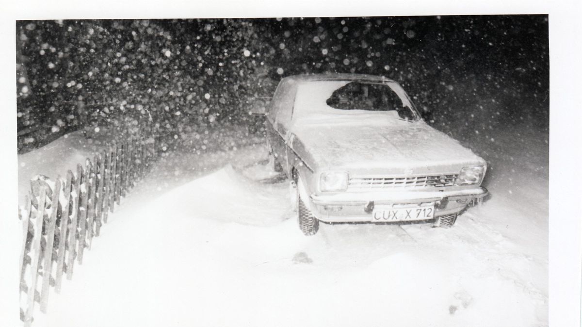Die Autos standen still im Jahrhundertwinter 1978/79: 40 Jahre ist es her. Fotos: Archiv