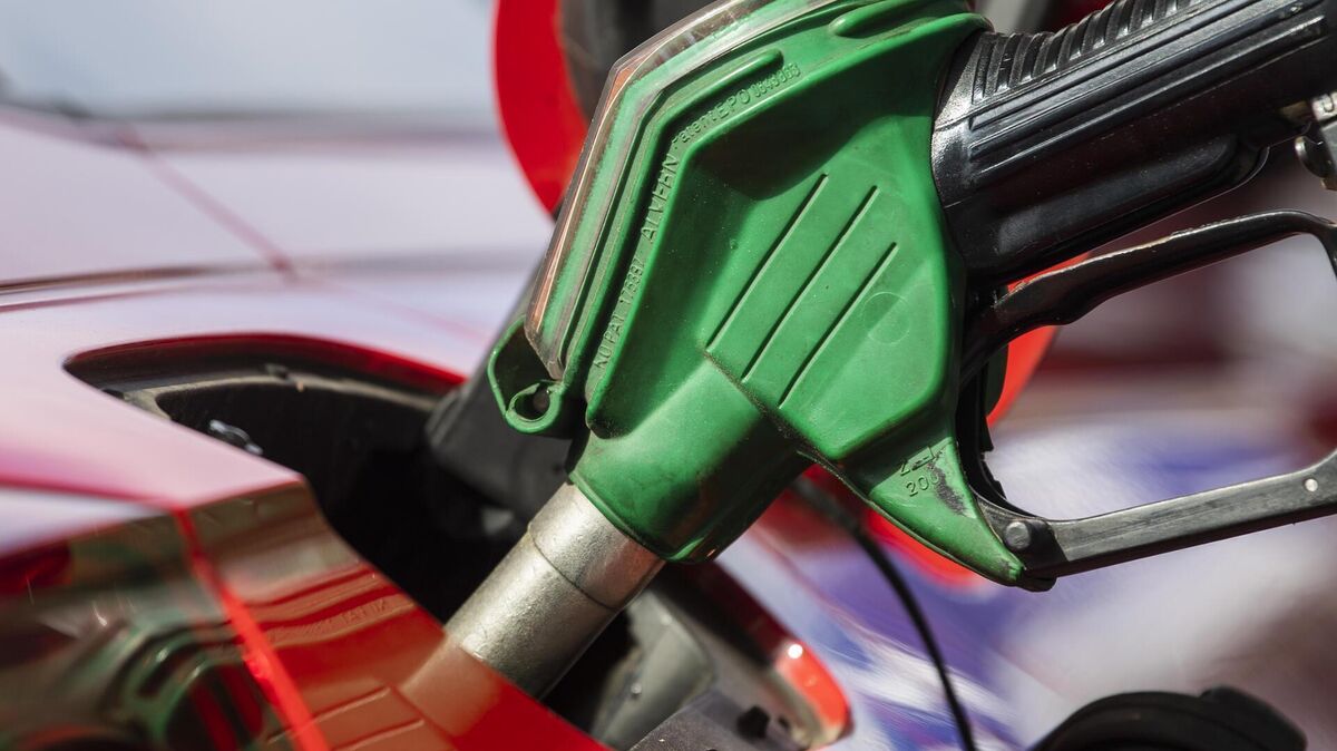 Neben herkömmlichem Benzin, Diesel und Erdgas findet sich auch Super E10 an jeder Tankstelle. Seit 2011 ist der Kraftstoff auf dem Markt und hat sich dennoch bis heute nicht richtig durchgesetzt. Foto: Christophe Gateau/dpa