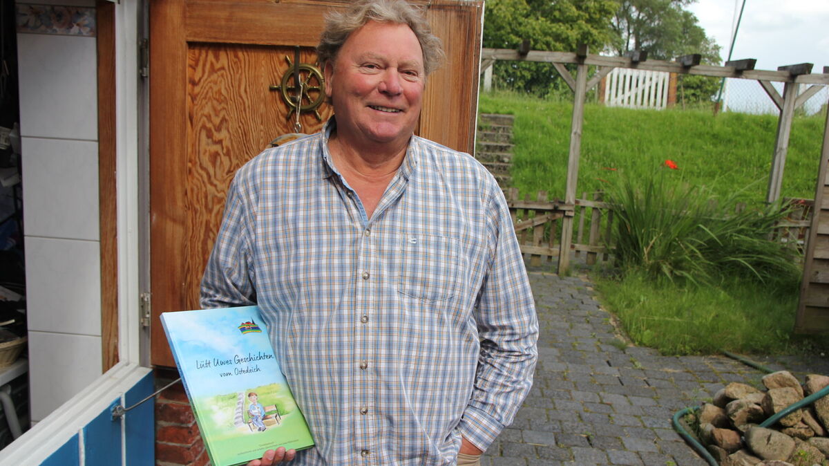 Uwe Mählmann liebt es, mit seiner Frau in Oberndorf am Deich zu leben und bringt in Kürze sein drittes Buch über seine Heimatregion heraus.