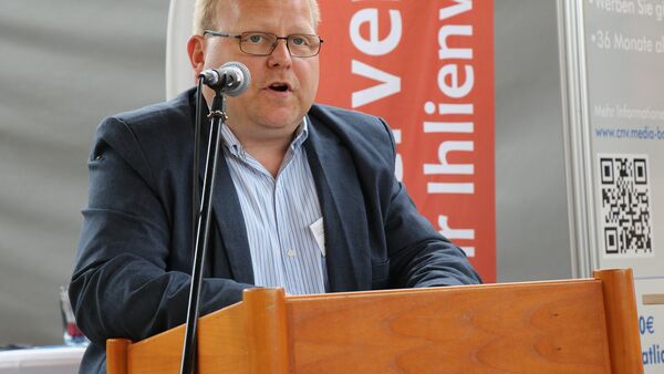 Das "entführte" Rednerpult aus Ihlienworth ist wieder aufgetaucht