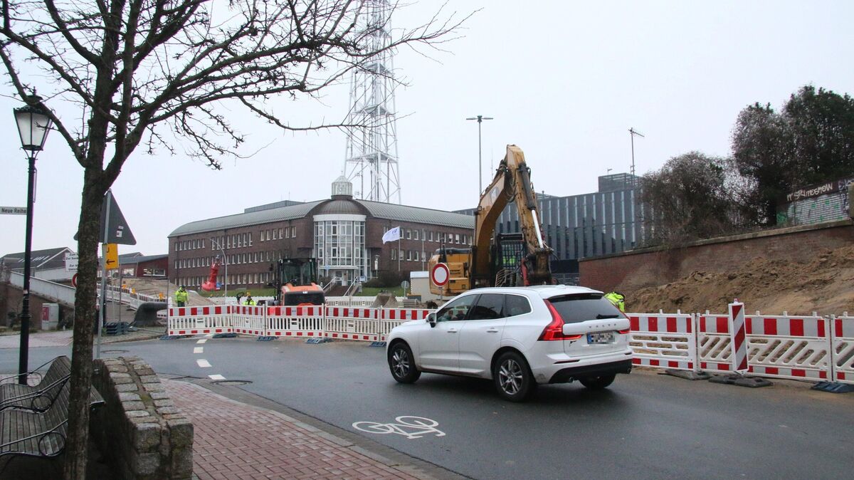 Die Durchfahrt beim Slippen am Kopf der Deichstraße soll Anfang der kommenden Woche, spätestens am Mittwoch, wieder für den Verkehr möglich sein.