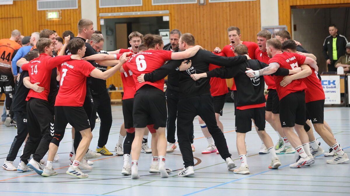 Die Altenwalder Mannschaft hat nach dem Grund allen Grund zur Freude. Foto: Unruh