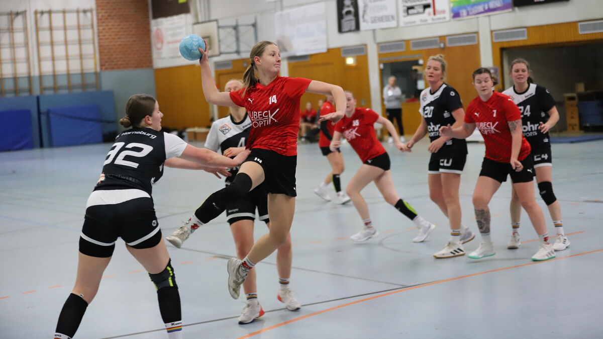 Charlotte Neuber traf im Hinspiel siebenmal gegen den VfL Horneburg und hatte großen Anteil am bisher einzigen Sieg der Altenwalder Handballerinnen. Foto: Witthohn