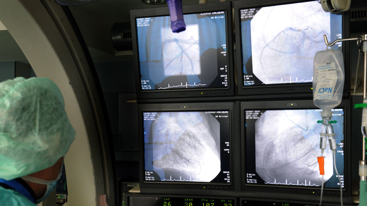 Aufnahmen einer Untersuchung der Herzkrankgefäße in einem Herzkatheter-Labor - bedeutsam vor allem bei der Prävention, Diagnose und Behandlung von Herzinfarkten. Symbolfoto: Stefan Sauer/dpa
