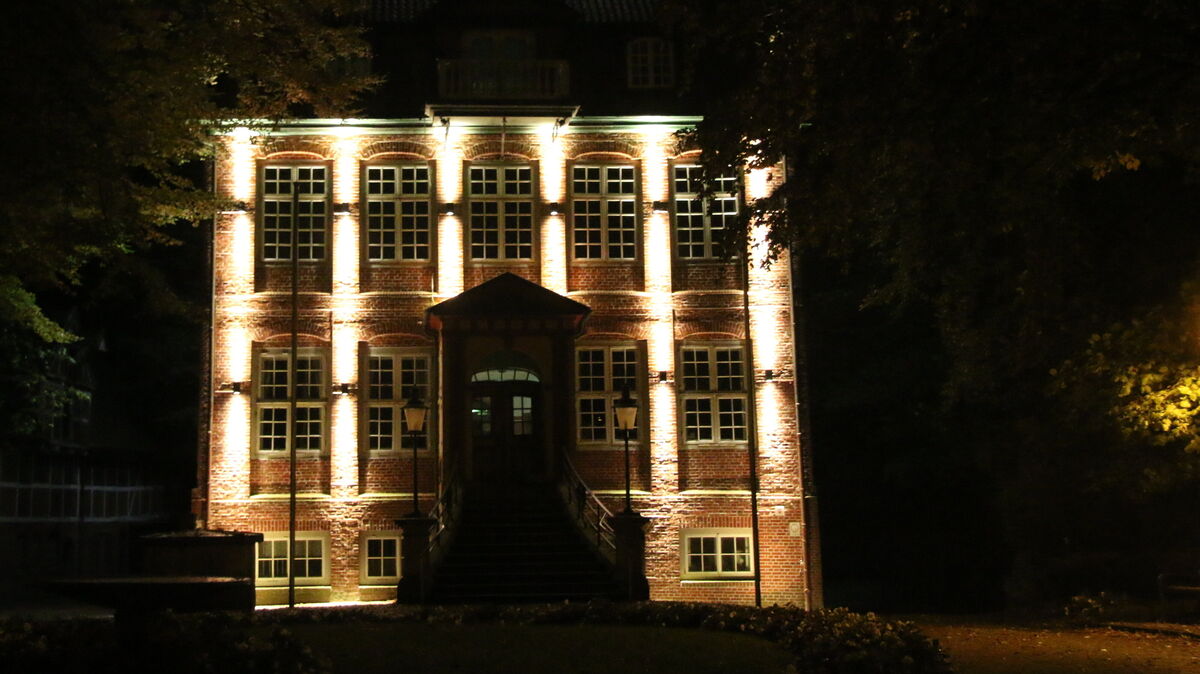 Schlossensemble Ritzebüttel: Geschichte mit Gegenwart – Konzerte und Veranstaltungen halten das Schloss lebendig. Foto: Potschka