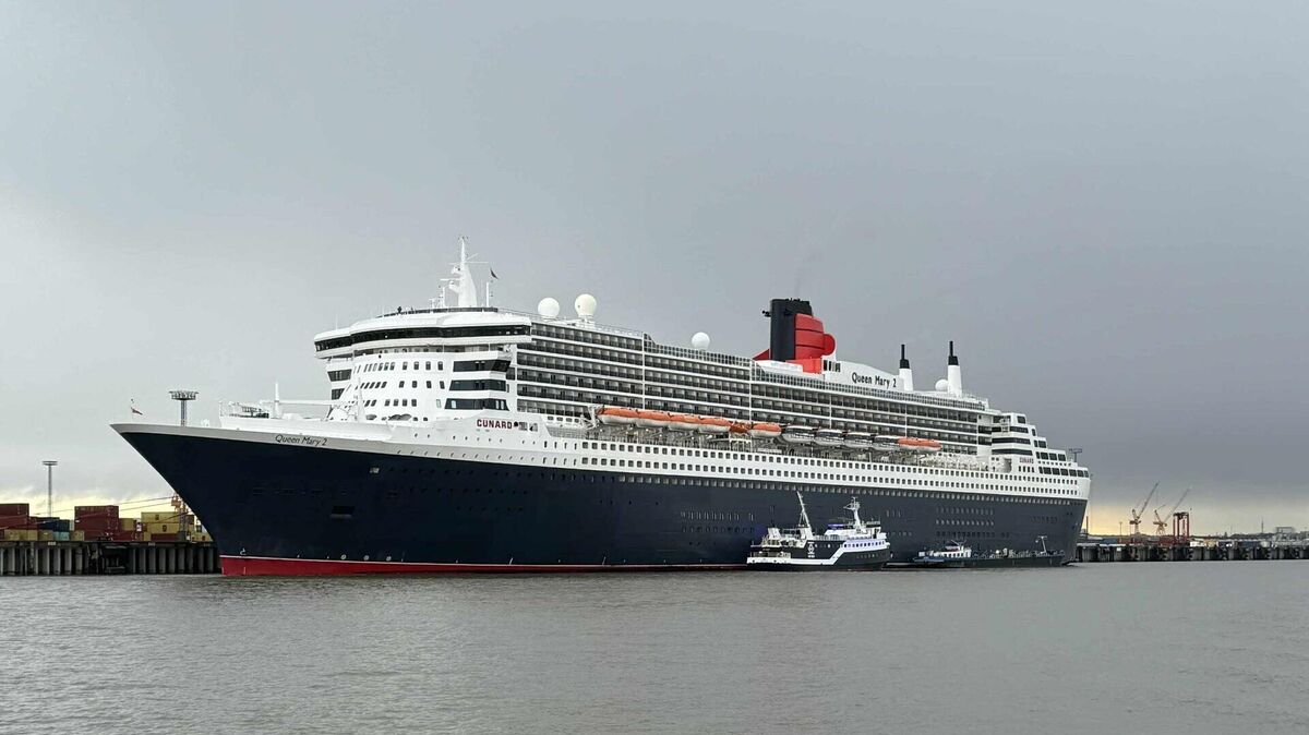 Die „Queen Mary 2“ lag am 17. November am Containerterminal Bremerhaven, wo Bundespolizisten eine gesuchte Passagierin festnahmen. Foto: Christian Schwan