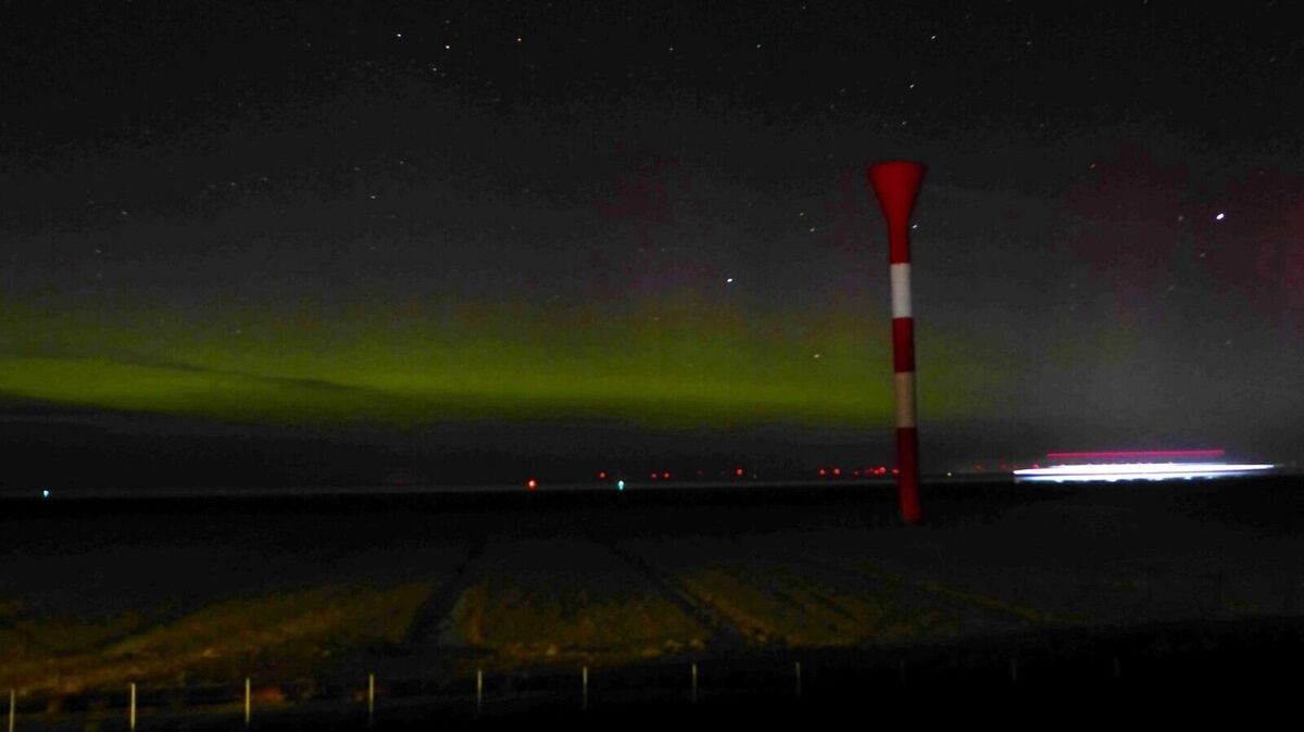 Trotz einfacher Kamera gelang einer Leserin diese Aufnahme der Nordlichter über Otterndorf. Foto: Britta Lippold