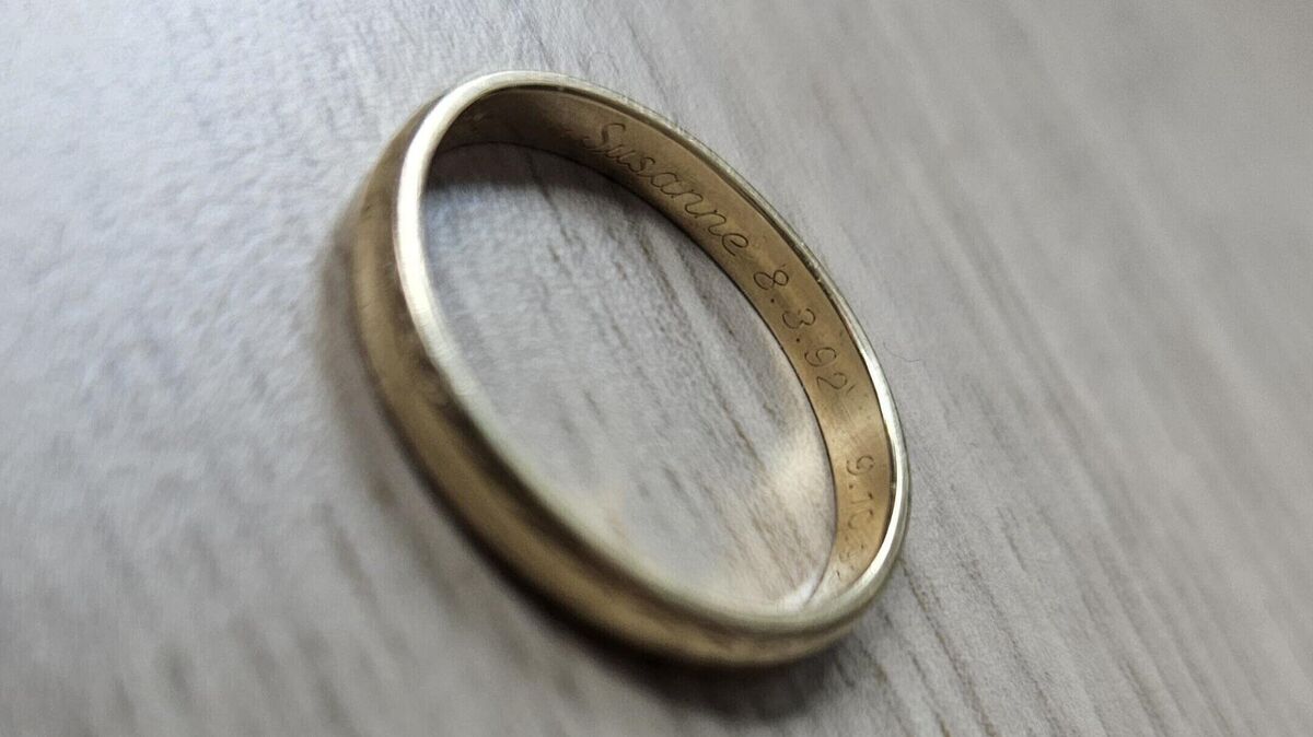 Wer erkennt diesen Goldring? Die Polizei Cuxhaven sucht nach einem Einbruch in Lüdingworth den rechtmäßigen Besitzer des Schmuckstücks. Foto: Polizei Cuxhaven
