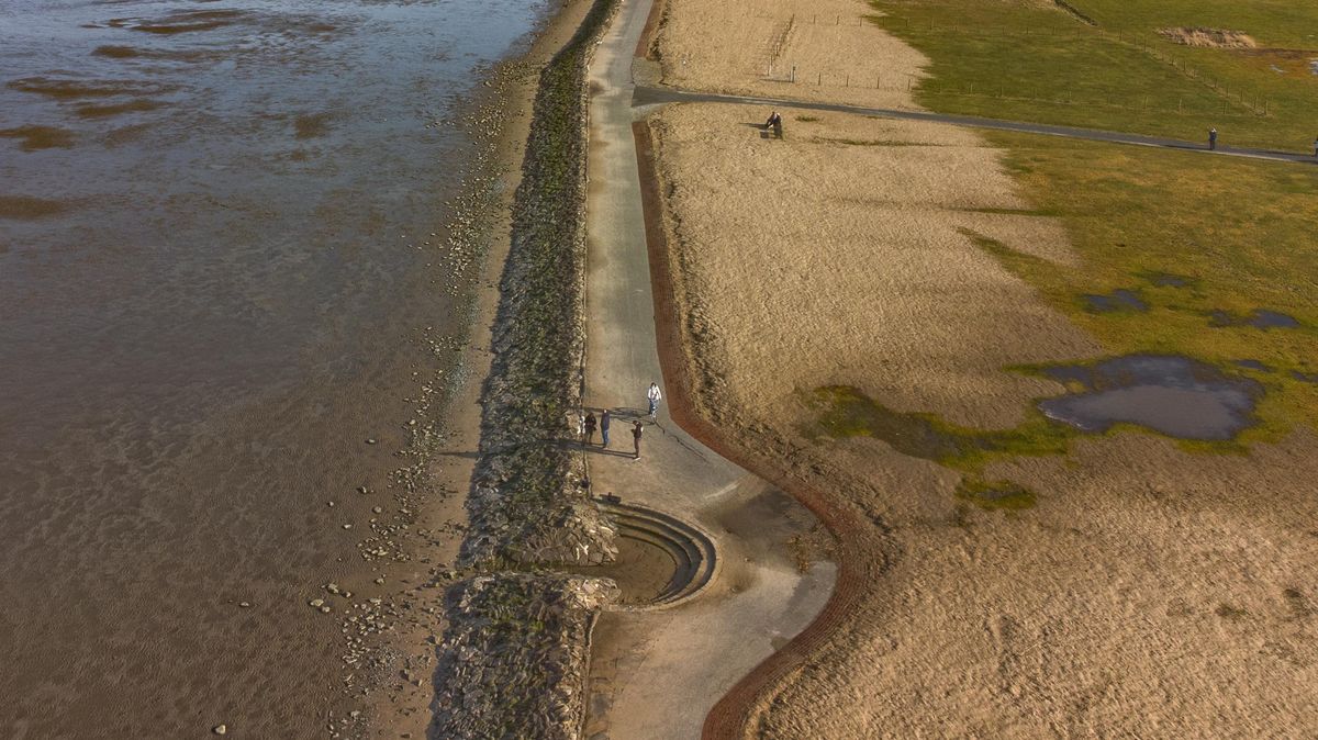 Maritime Bummelmeile: Die Promenade am Grünstrand dürfte Otterndorfs beliebteste Flanierstrecke sein. Foto: Thomas Trüde