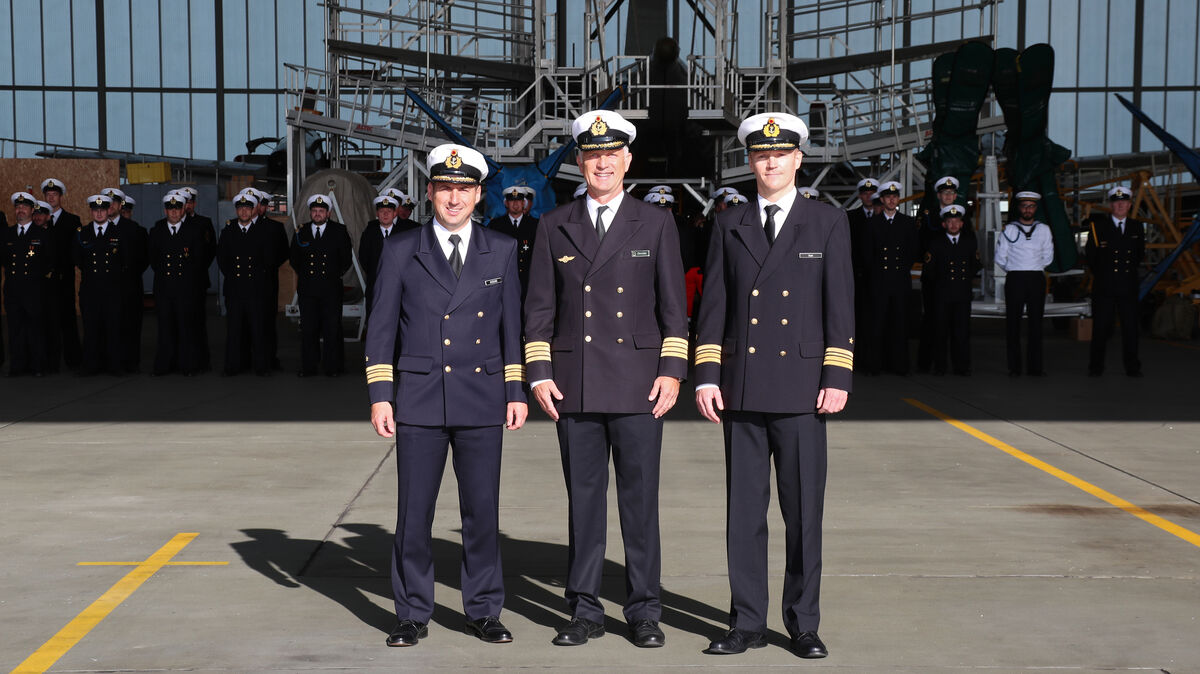 Staffelübergabe beim Marinefliegergeschwader 3. Fregattenkapitän Husung hat an Fregattenkapitän Inan abgegeben. Foto: Kelm