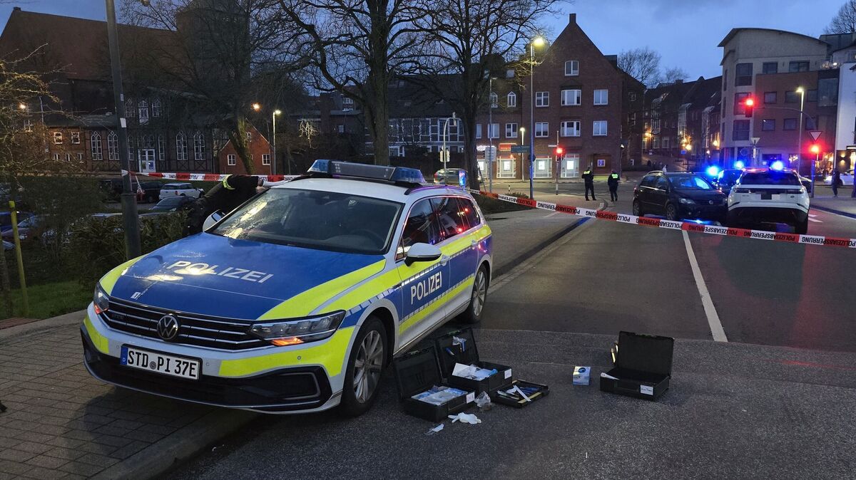 Insgesamt wurden 15 Streifenwagen von der Polizei eingesetzt, um den Tatort im Stade abzusichern und bei der Suche nach den Tätern zu helfen. Foto: Polizeiinspektion Stade
