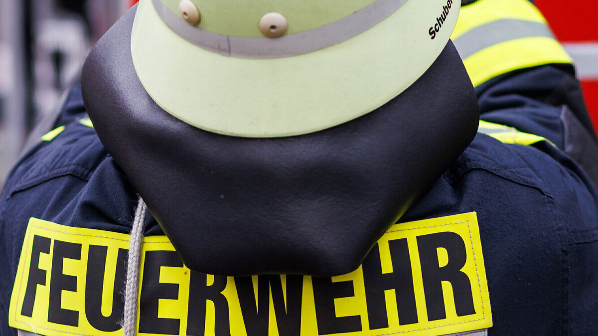 Im Cuxhavener Ortsteil Altenwalde führt eine groß angelegte Feuerwehrübung zu verstärktem Einsatzverkehr. Foto: dpa/von Ditfurth