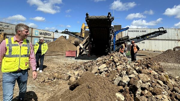 Auflauf der Kampfmittelräumfirmen in Nordholz: Wohl größte Baustelle Norddeutschlands