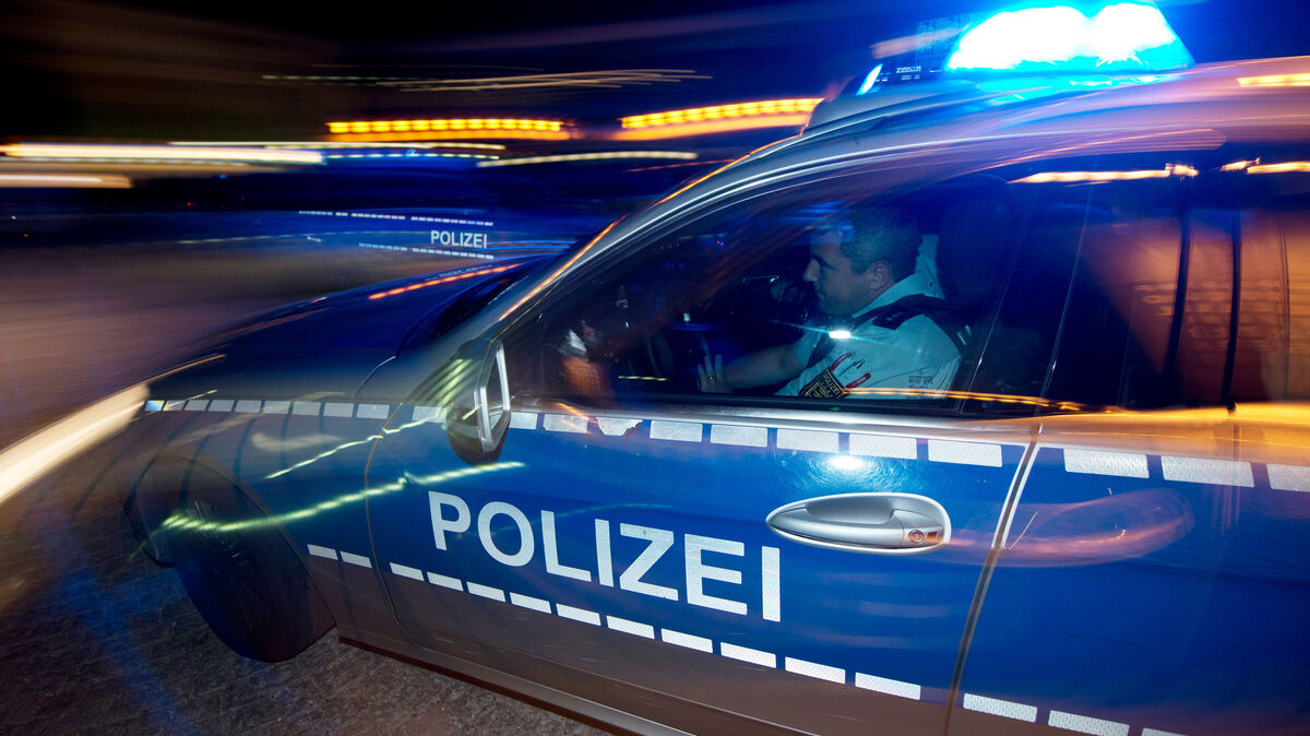 Mit einem Großaufgebot ist die Polizei am Sonntag vor Ort. Symbolfoto: Patrick Seeger/dpa