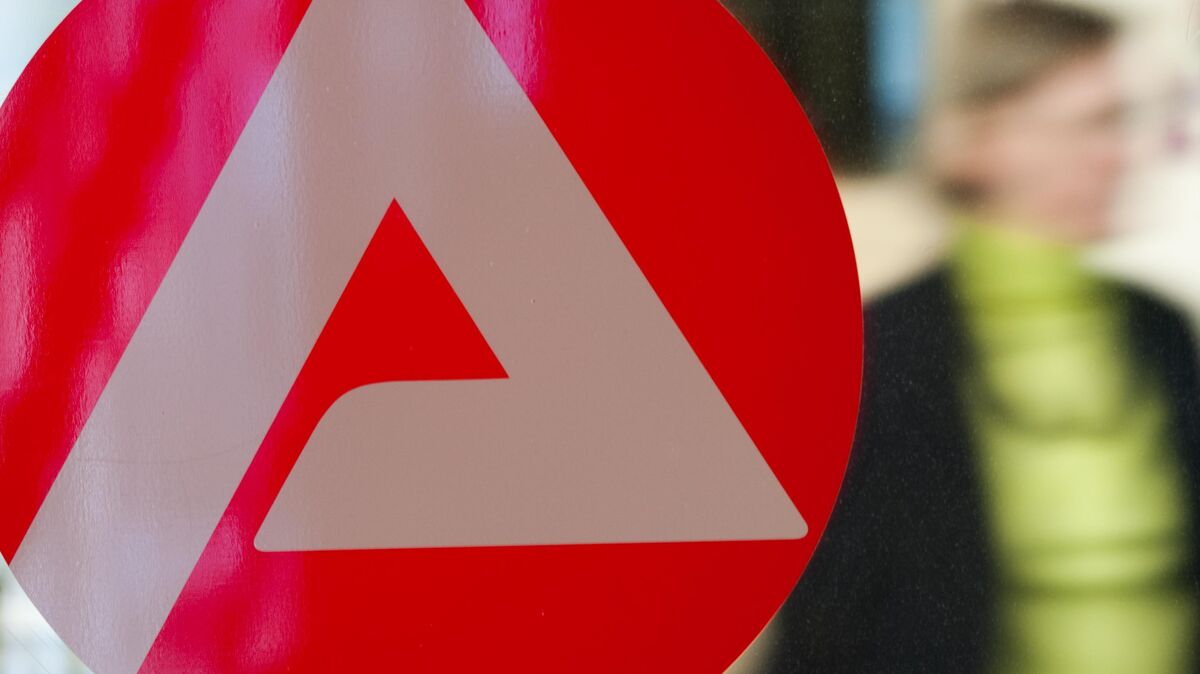 Die Arbeitslosigkeit ist im Juni im Bezirk der Arbeitsagentur Stade leicht gestiegen. Foto: Anspach / dpa 