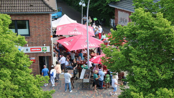 Pfingstfest in Cuxhaven: 26 Grad und Kölner bringen Stimmung