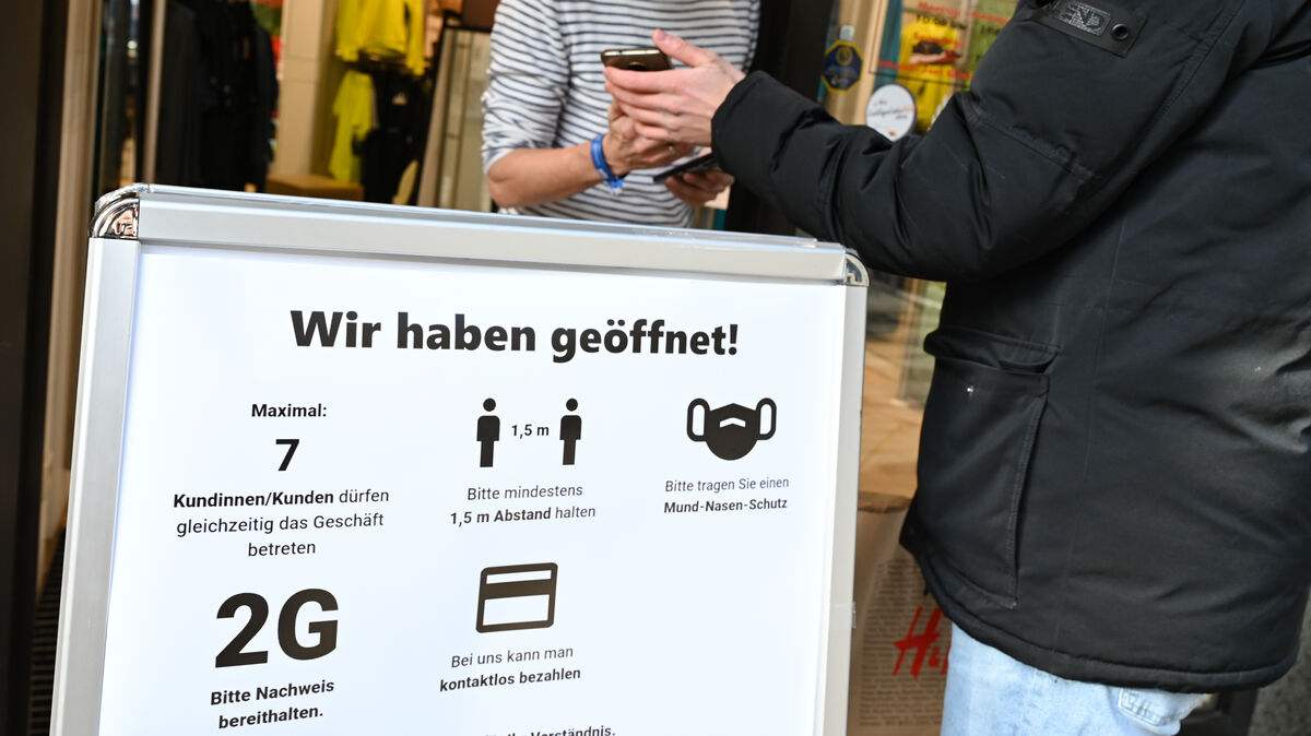Die Zeit der Verordnungen in Niedersachsen - wie hier die 2G-Regel im Einzelhandel - ist vorbei. Foto: dpa