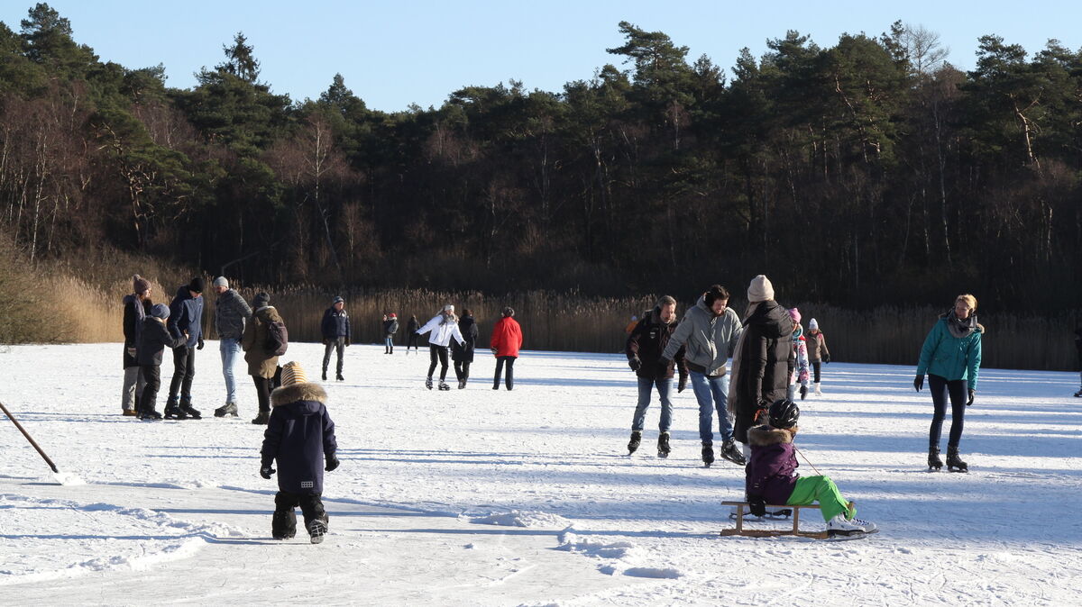 Zum Eislaufen auf dem Finkenmoor, wie hier im Februar 2021, wird der kleine Frosteinbruch wahrscheinlich nicht reichen. Foto: Reese-Winne