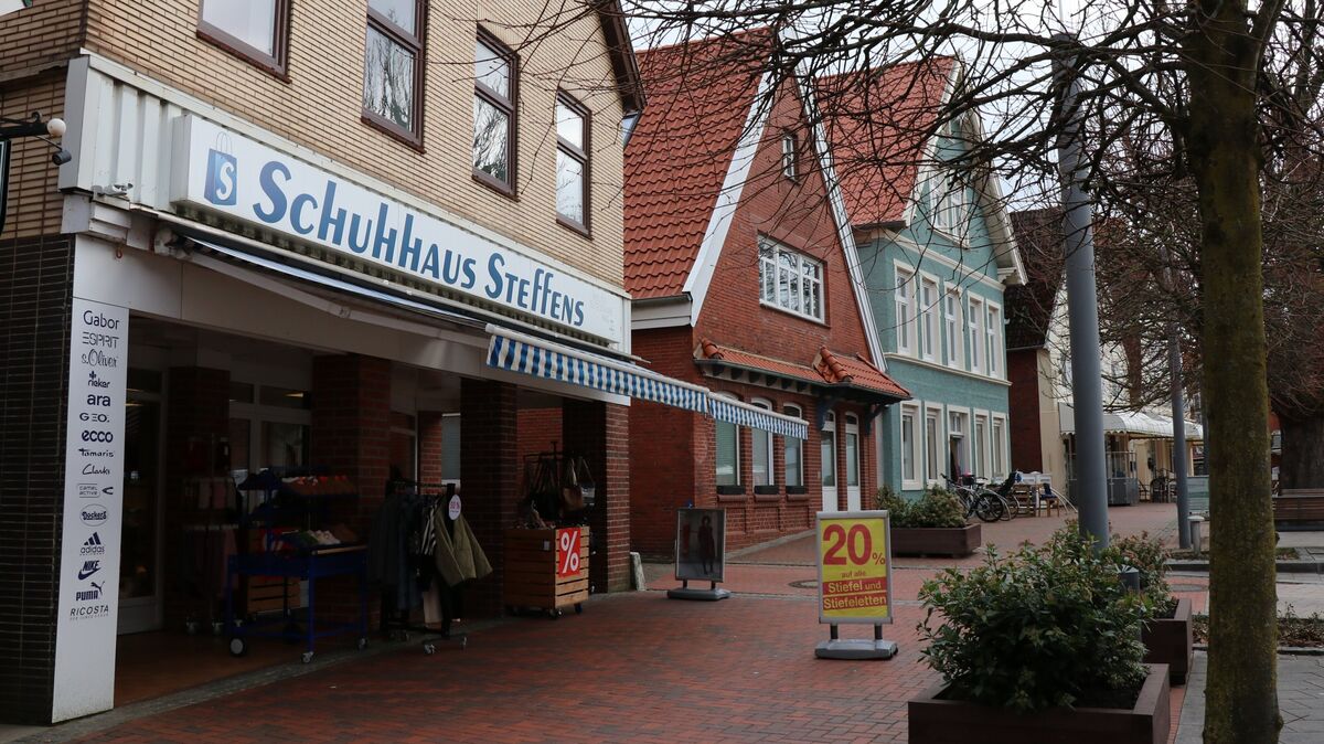 Hinter dem Schuhhaus Steffens – hier das Geschäft in der Otterndorfer Altstadt – liegen schwierige Zeiten. Mit neuen Strukturen und einem neuen Geschäftsführer soll es aufwärtsgehen. Foto: Mangels