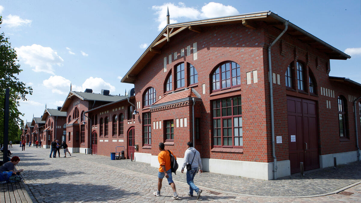 Das Auswanderermuseum BallinStadt auf der Hamburger Veddel. Früher standen hier die Auswandererhallen von Albert Ballin. Foto: Scholz/dpa