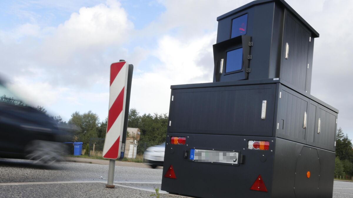 Zur Geschwindigkeitsmessung im Stadtgebiet wurde der neue Blitzer in Cuxhaven angeschafft. An drei Orten stand das semi-stationäre Gerät bereits. Foto: Koppe