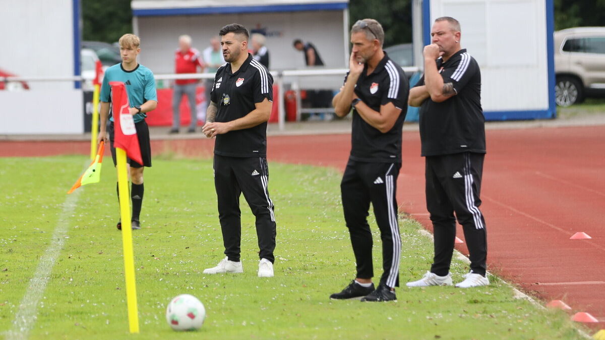 Das Altenwalder Trainerteam um Cristiano Da Cruz Cunha, Gerd Ottowitz und Sascha Plehn ist gespannt auf die neue Saison in der Bezirksliga. Foto: Unruh
