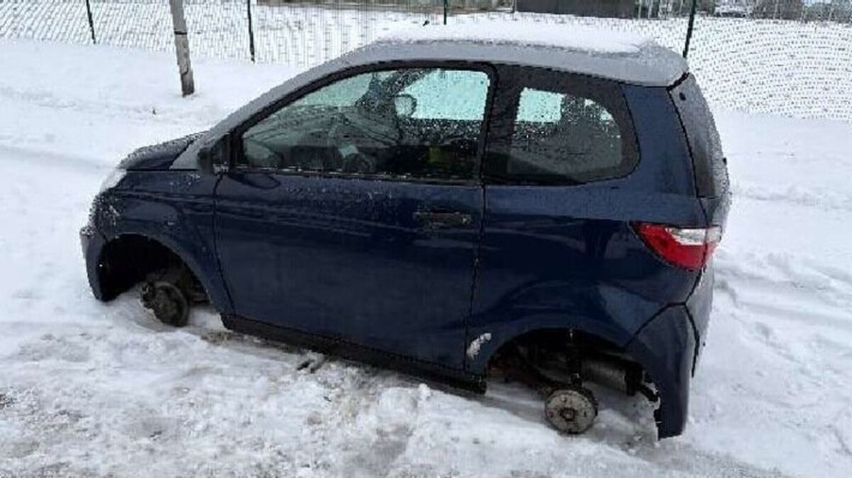Ein ungewöhnlicher Anblick am Morgen: Die Polizei Cuxhaven ermittelt nach einem Raddiebstahl in Bad Bederkesa. Foto: Polizei Cuxhaven