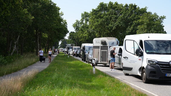 Deichbrand-Frühanreise mit vollen Straßen & Vorfreude: Das sind die Bilder des Tages